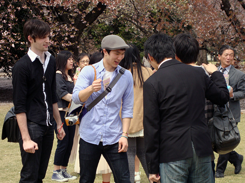 2hanami2012web Having Fun at Hanami 41612